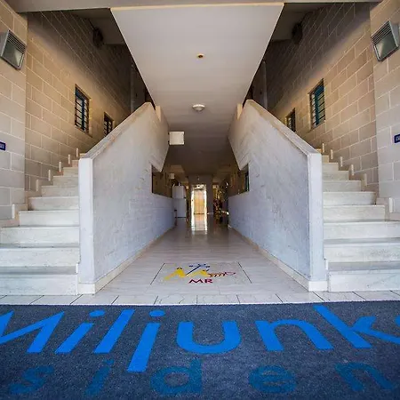 Miljunka 4*