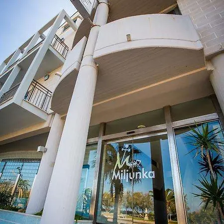 Miljunka Aparthotel 4*