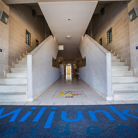 Miljunka Apartmanhotel SantʼAgata di Militello