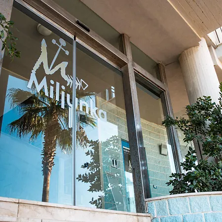 Miljunka Apartmanhotel 4*