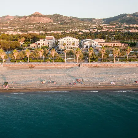 Miljunka Apartmanhotel SantʼAgata di Militello